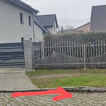 Schoene Neu Erbaute Wohnung Berlim Exterior foto